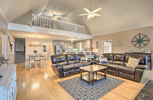 Lavonia House | Lake Hartwell Home w/Private Dock & Hot Tub!
