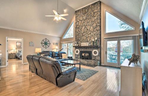 Lavonia House | Lake Hartwell Home w/Private Dock & Hot Tub!