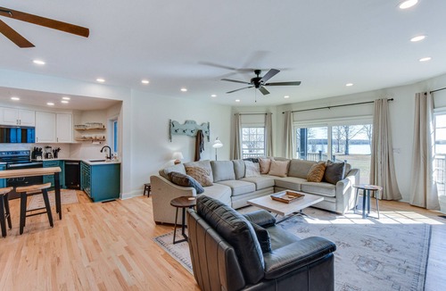 Townville House | Lake Hartwell Home w/Dock + Fire Pit!