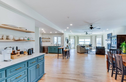 Townville House | Lake Hartwell Home w/Dock + Fire Pit!