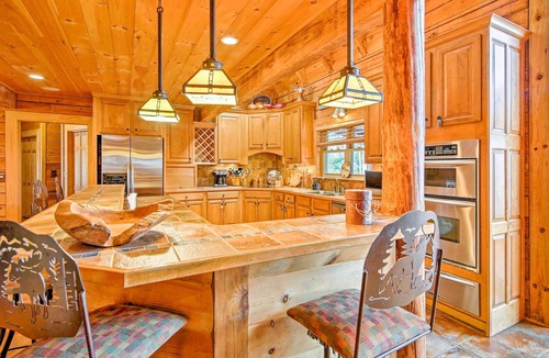 Martin House | Lake Hartwell Lodge w/Dock, Theater + Hot Tub!