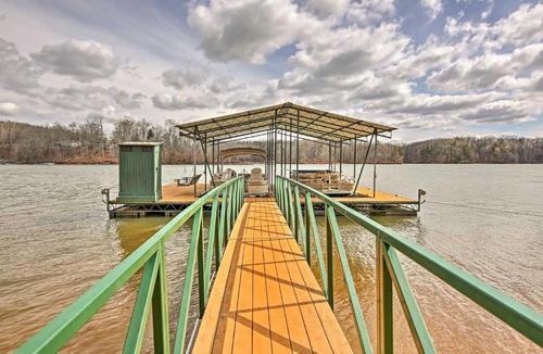Martin House | Lake Hartwell Lodge w/Dock, Theater + Hot Tub!