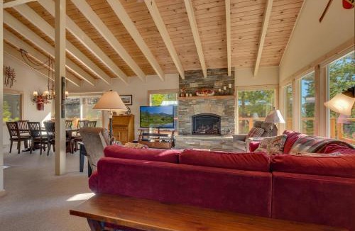 Lake Forest House | Lake Haven at Dollar Point - Spacious 4 BR w Lake Views, Sauna, Near Ski Resorts!