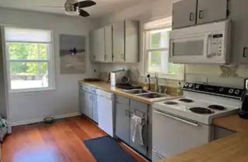 Bracey House | Lake Haven, Breathtaking views, pet-friendly, Stunning outdoor spaces