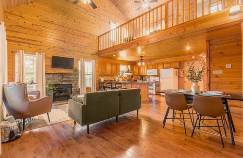 Greers Ferry Cabin | Lake Haven - Cozy Cabin Steps to the Lake