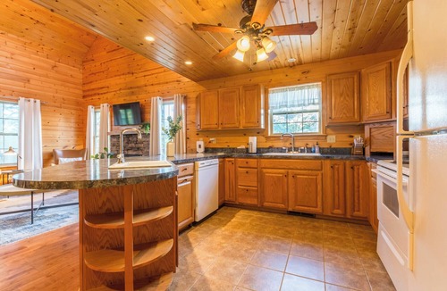 Greers Ferry Cabin | Lake Haven - Cozy Cabin Steps to the Lake