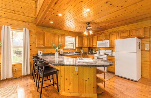 Greers Ferry Cabin | Lake Haven - Cozy Cabin Steps to the Lake