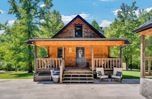 Jamestown Cabin | LAKE HAVEN Rustic Cabin, Fire Place, Hot Tub & Lake Access!