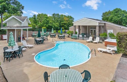Kimberling City House | Lake Hideaway - Waterfront Condo with Resort Perks