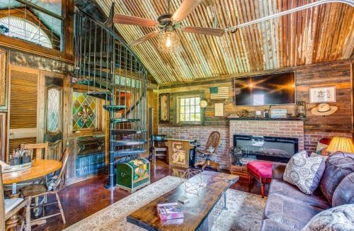 Wood County House | Lake Holbrook Waterfront Vacation Rental w/Dock!