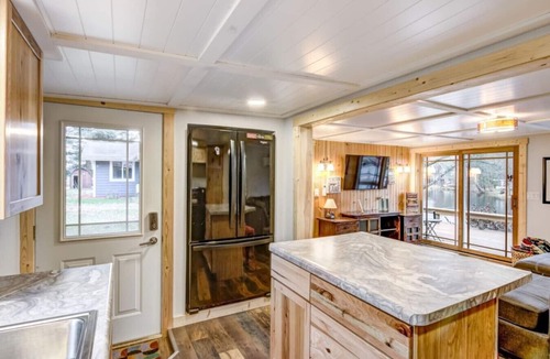 Holcombe House | Lake Holcombe Waterfront Escape