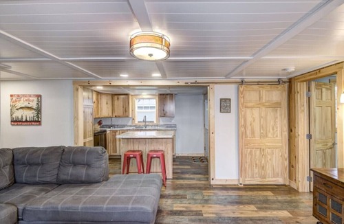 Holcombe House | Lake Holcombe Waterfront Escape