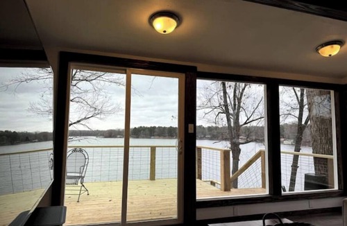 Houston House | Lake home, beautiful view and hot tubnn