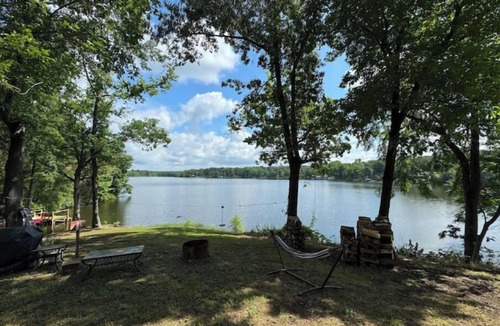 Houston House | Lake home, beautiful view and hot tubnn
