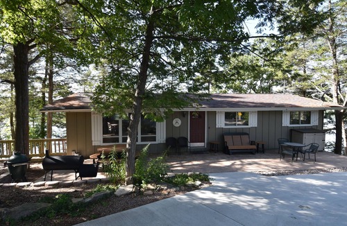 Camdenton House | Lake Home, near HaHa Tonka State Park, Free Kayaking & Outdoor Pavilion Gameroom