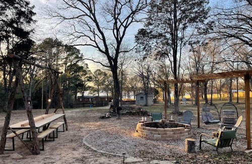 Cedar Creek Reservoir House | Lake home on 3 acres