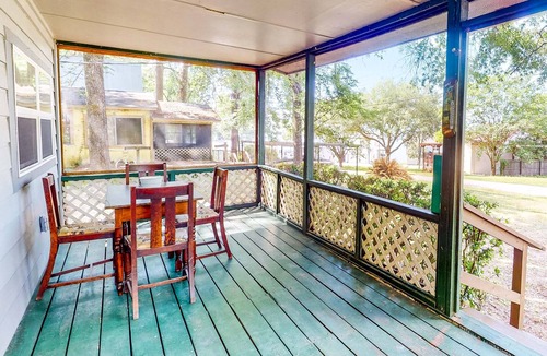 Onalaska Cottage | Lake Home Retreat - Pool - Boat Launch