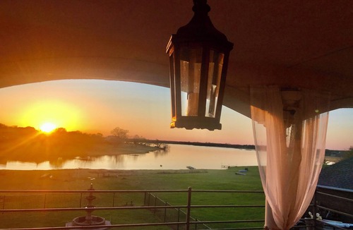 Frisco House | Lake Home -Walk-in Waterfront - Pets Welcomed - Sunset Hacienda - 3 beds