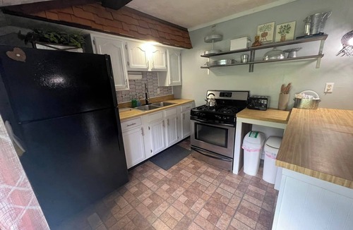 Hubbardton Cottage | Lake Hortonia 3 bedroom cottage and boat house 2 min walk to Lake.