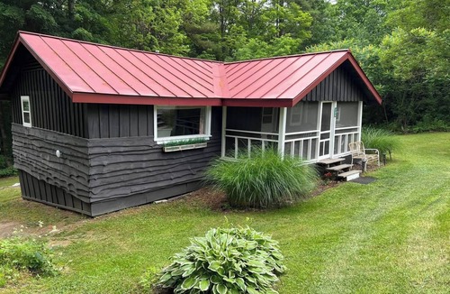 Hubbardton Cottage | Lake Hortonia 3 bedroom cottage and boat house 2 min walk to Lake.