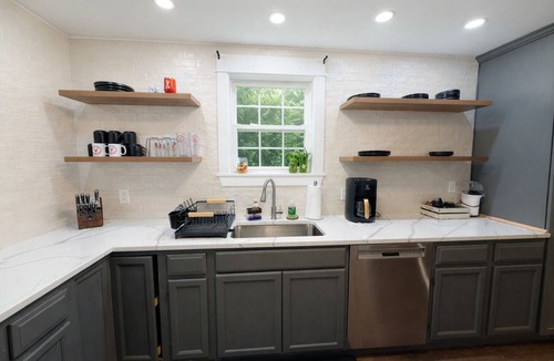 Ellsworth House | LAKE, HOT TUB, SAUNA, FIREPIT, KAYAKS! 3/2 Updated Lakefront Retreat!
