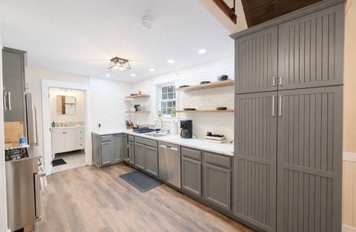 Ellsworth House | LAKE, HOT TUB, SAUNA, FIREPIT, KAYAKS! 3/2 Updated Lakefront Retreat!