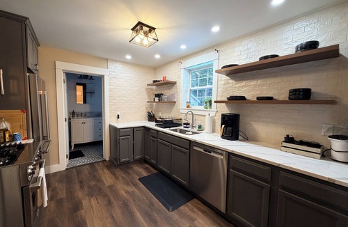 Ellsworth House | LAKE, HOT TUB, SAUNA, FIREPIT, KAYAKS! 3/2 Updated Lakefront Retreat!