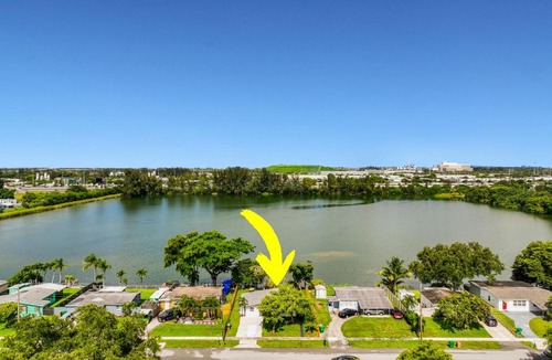 Davie Villa | Lake house 3