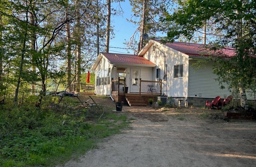 Purdy Cottage | Lake House Barry's Bay