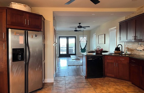 Sea Breeze House | Lake House Beachfront Hot Tub - Irondequoit, NY