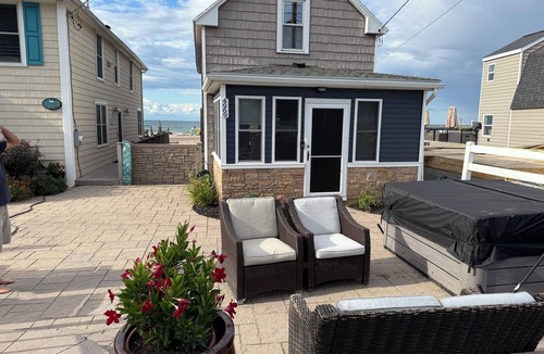 Sea Breeze House | Lake House Beachfront Hot Tub - Irondequoit, NY