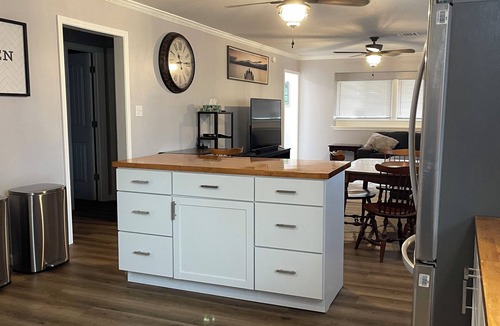 Eufaula House | Lake House Eufaulan2 Bedroom Home 1 block from Xtreme Cove Marina!