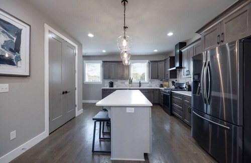 Lakewood House | Lake House for 10, 20 min to DT