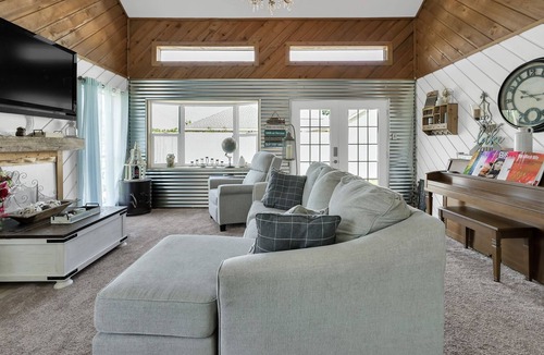 French Quarter House | Lake house Free Coffee Wifi Smart TV all bedrooms