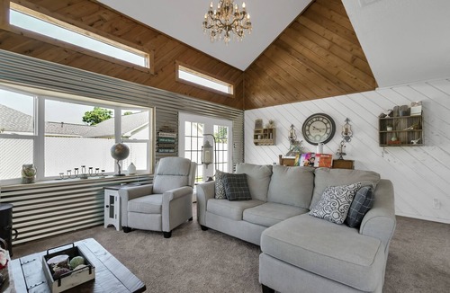 French Quarter House | Lake house Free Coffee Wifi Smart TV all bedrooms