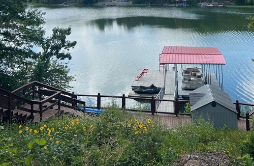 La Cygne House | Lake House Getaway, 1 hour from KC!