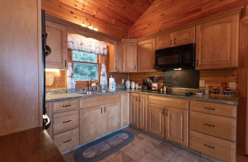 Ellsworth House | Lake House Getaway with Rustic Charm - Sleeps 11