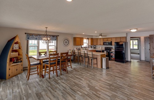 Brainerd House | Lake House/Hot Tub/Fire Pit/Game Room/Food/Golf/Shopping/Swimming