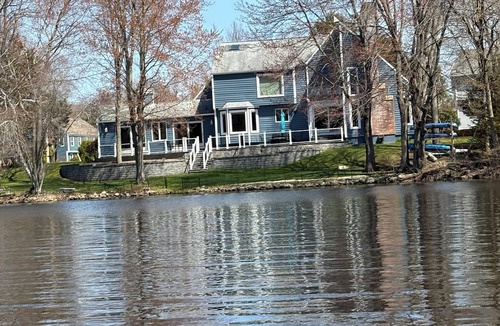 North Attleboro House | Lake House in North Attleboro, 19 mins to Gillette Stadium, 20 mins Providence