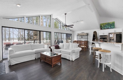 Cumming House | Lake House · Lanier Lake House