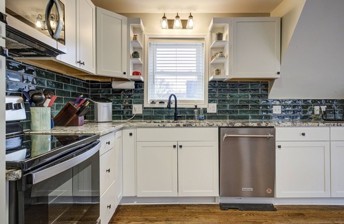 Bluff City House | Lake House Living. Relax with the whole family at this peaceful place to stay.