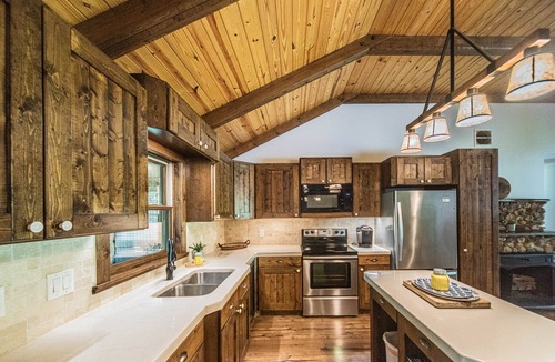 Benton House | Lake House near Big Bear Resort & Marina, Malcolm Creek Marina and King Creek