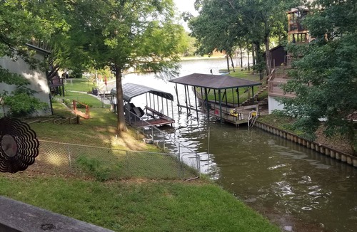 Enchanted Oaks House | Lake House on Cedar Creek Lake with Bumper pool / Poker table.