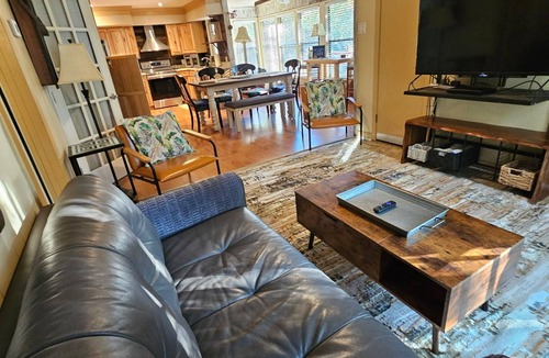 Goodrich House | Lake House Retreat-Magical Stay For All Ages-Boats, Firepit, Hammocks and More