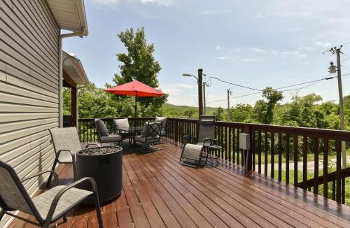 Lampe House | Lake House Retreat - Private Hot Tub