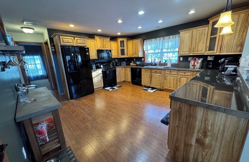 Lake Luzerne-Hadley Ski Chalet | Lake House Retreat/Hot Tub/Fire Pit/EV Charging Station