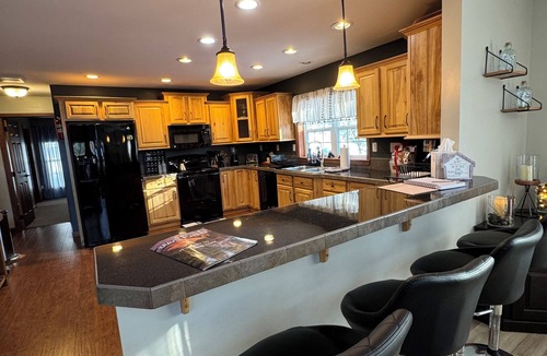 Lake Luzerne-Hadley Ski Chalet | Lake House Retreat/Hot Tub/Fire Pit/EV Charging Station