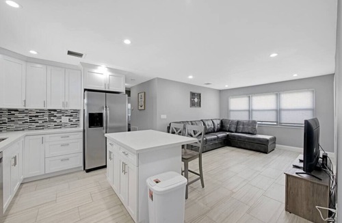 Davie House | Lake house unit 1 by PMI