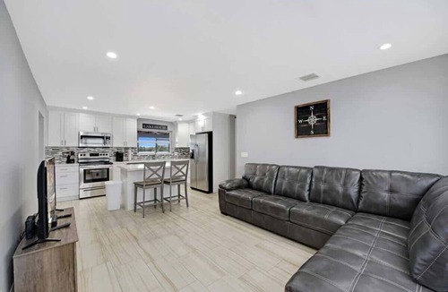 Davie House | Lake house unit 1 by PMI