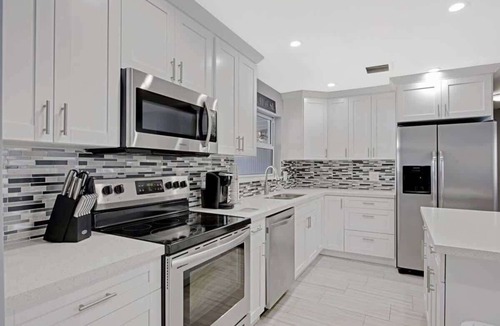 Davie House | Lake house unit 1 by PMI